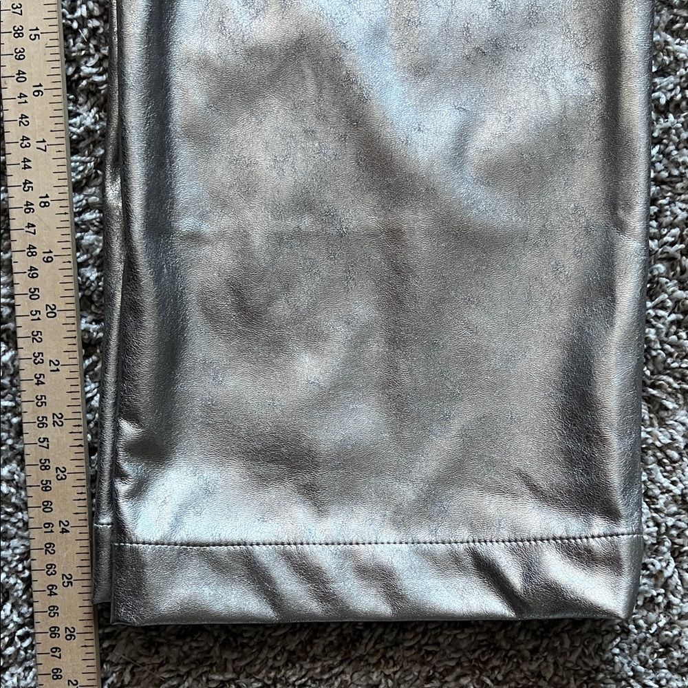 Nwt Lesley Evers Cheryl Silver Faux Leather Pants In Size S — image 8 of 8